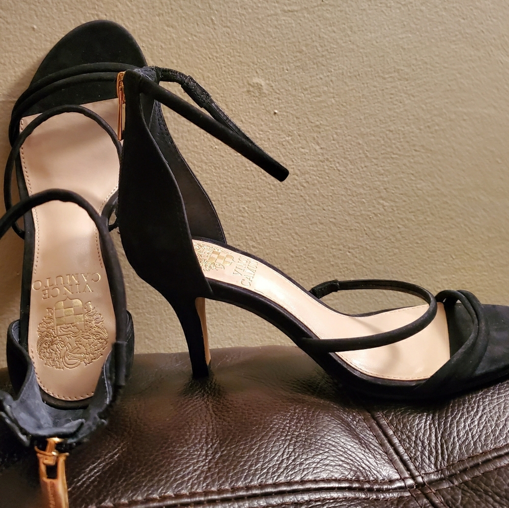 Vince Camuto VC Aviran 6M Black Sandal